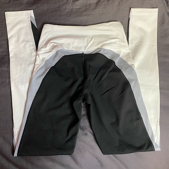 Victoria’s Secret Sport Knockout Legging - Size Extra Small - Picture 4 of 4